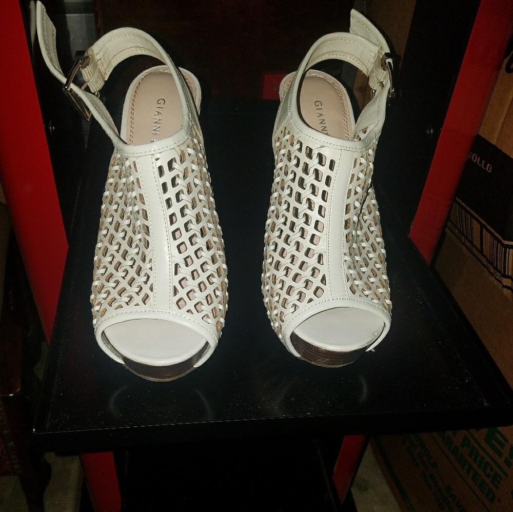 Women's Gianni Bini peep toe